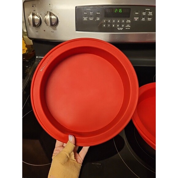 Set of 2 Red KitchenAid Silicone Cake Pans 9 Inch Round Very Nice - Picture 2 of 5